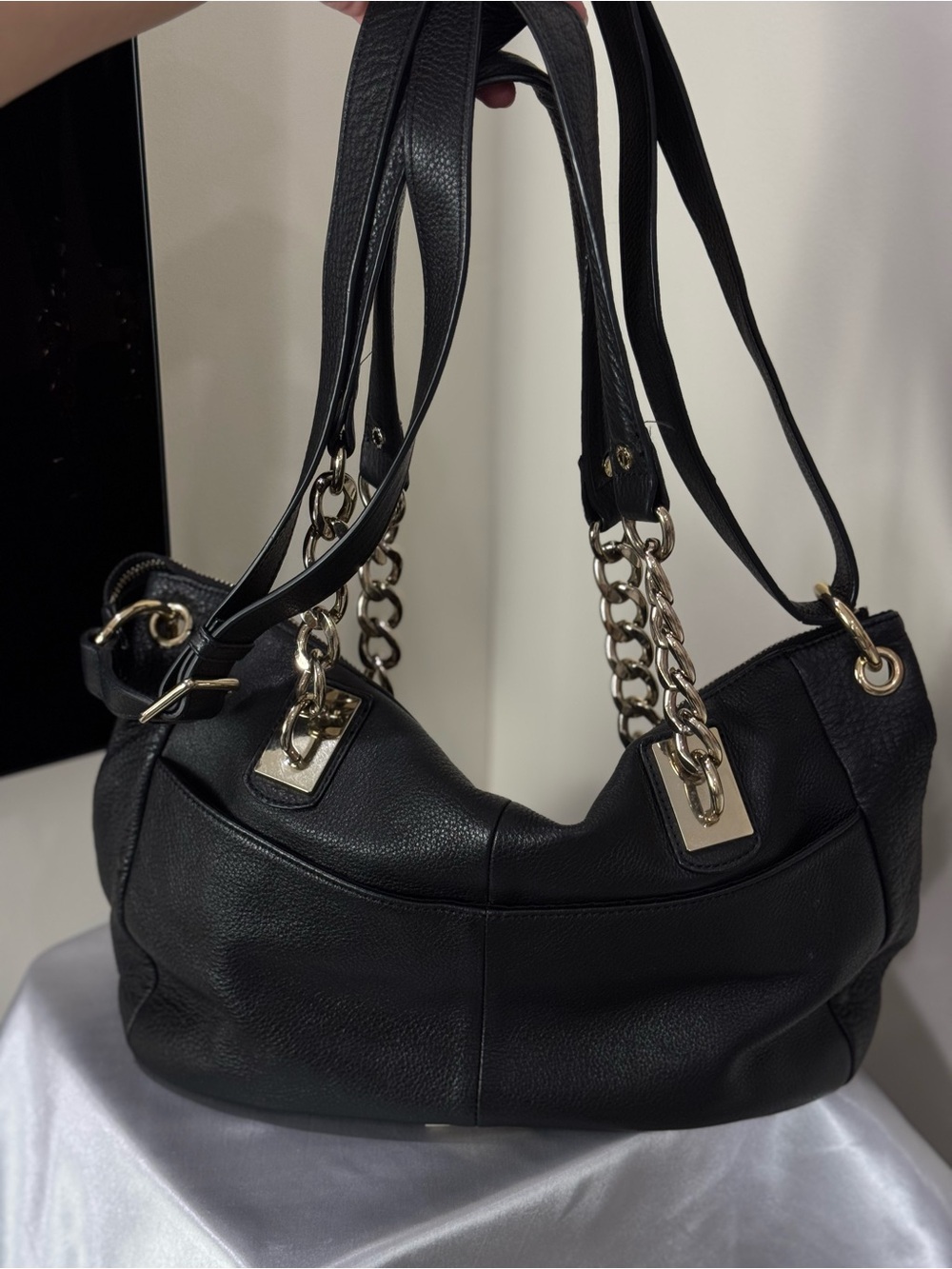 Danier Black Leather Shoulder Bag with Gold Chains - Picture 13 of 13